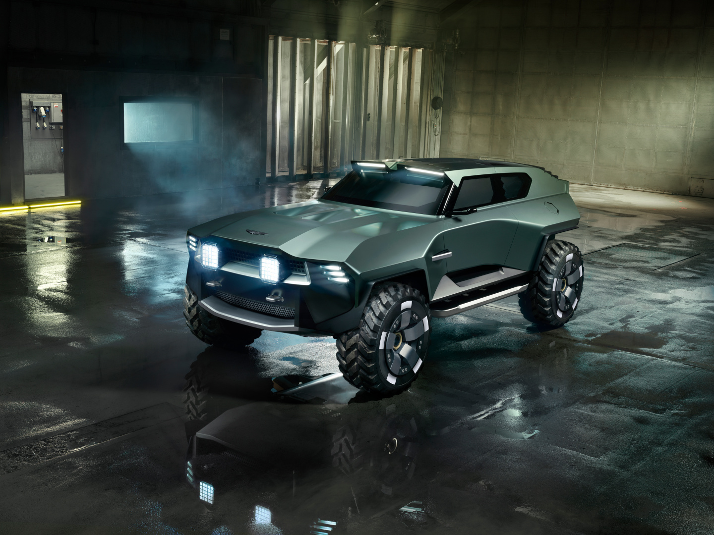 SMALL_AstonMartin Dreadnought_05